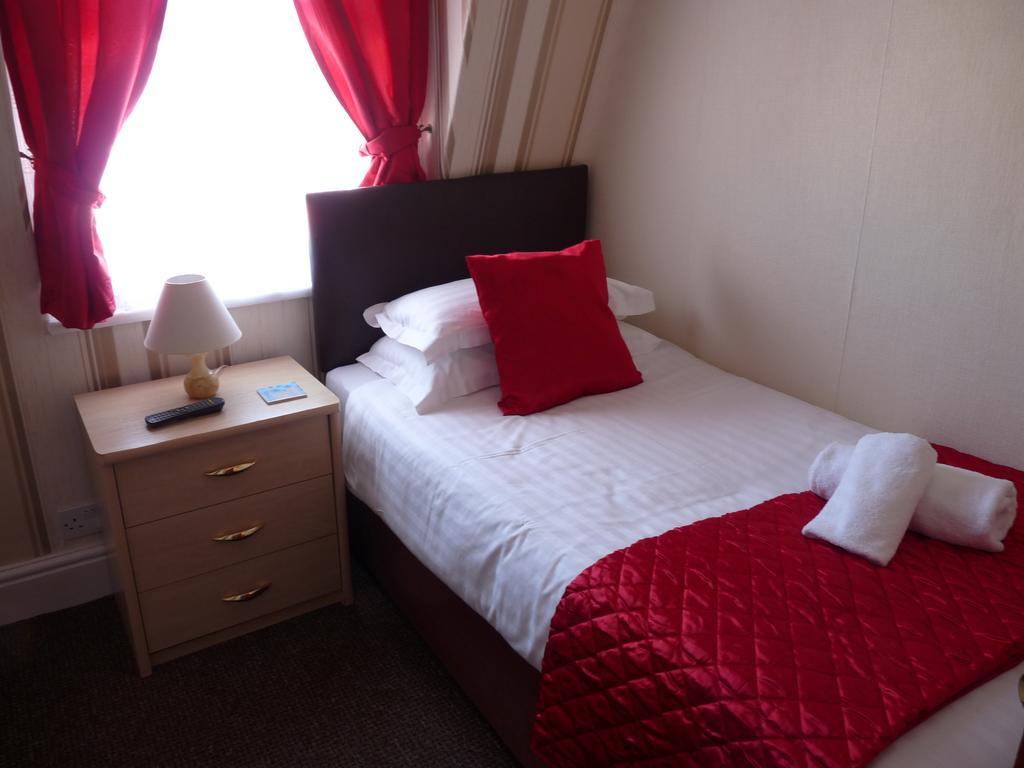 The Cumbrian Hotel Блекпул Екстериор снимка